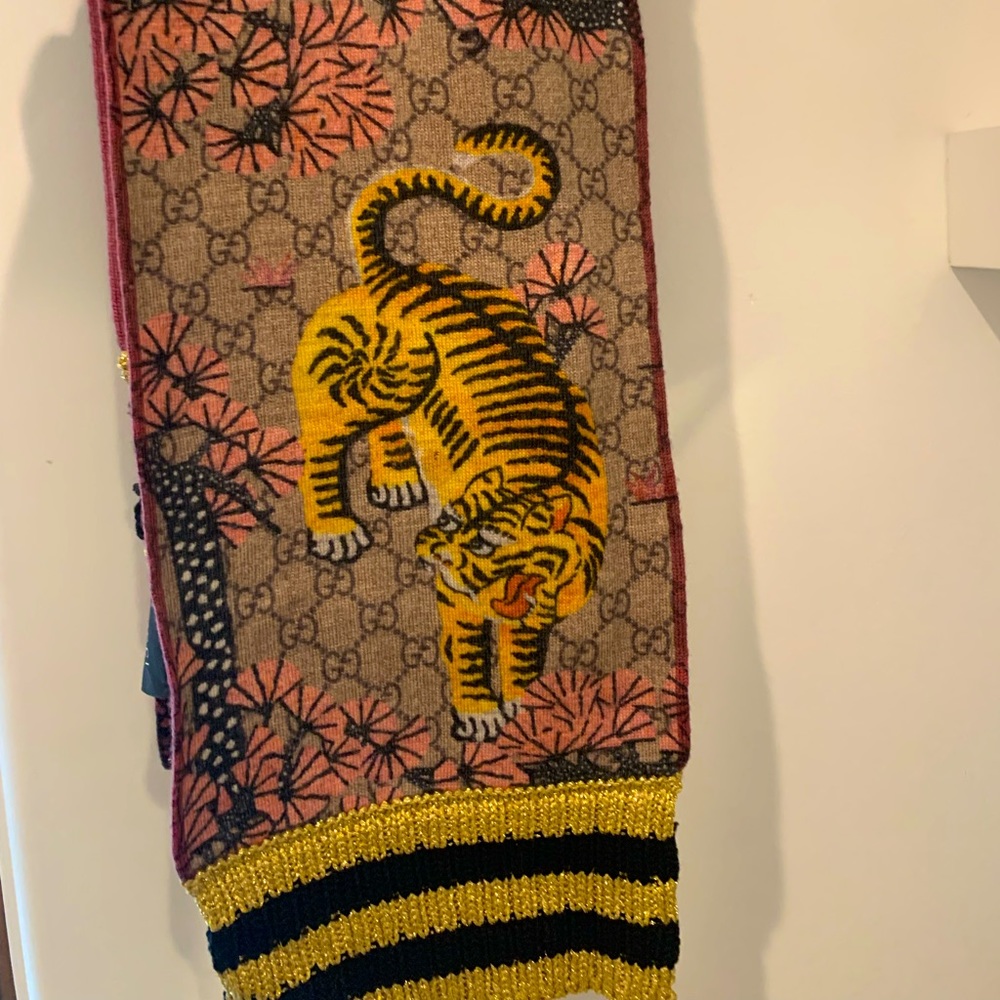 Gucci printed logo scarf